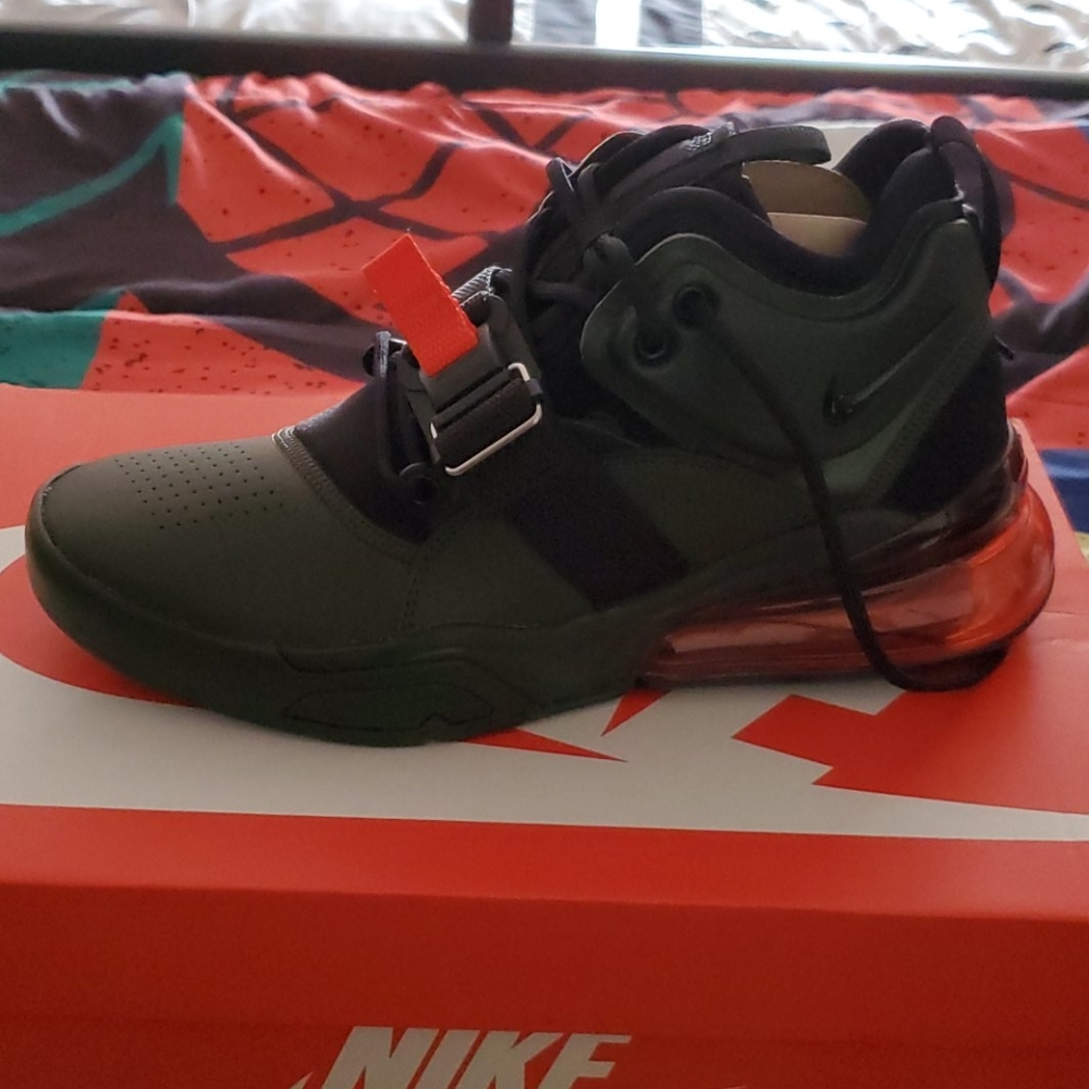 Shoes - Picture 2 of 6